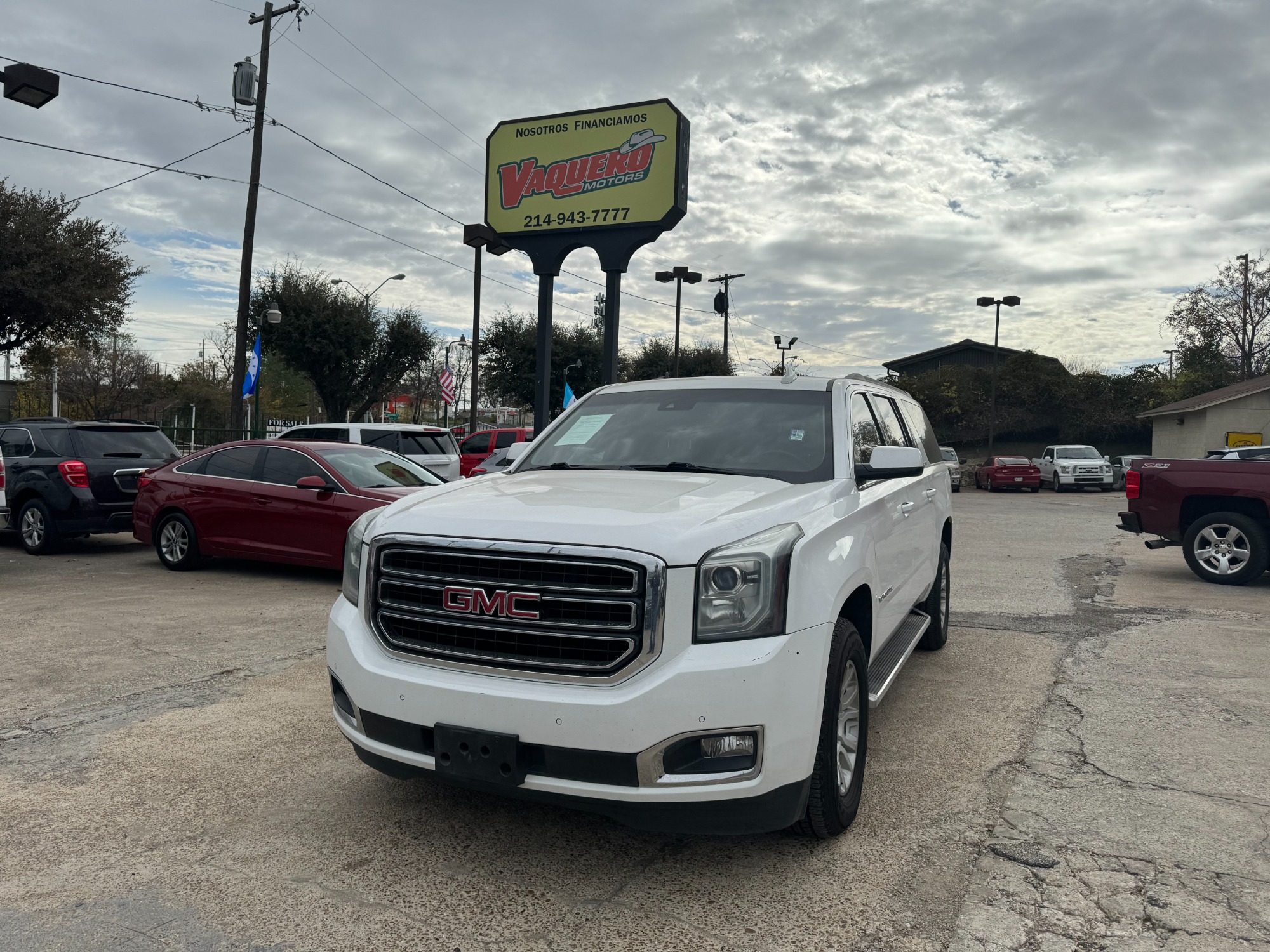 photo of 2015 GMC Yukon XL SLT 1/2 Ton 2WD